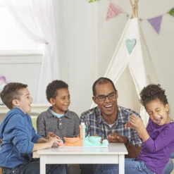 Hasbro Toilet Pret Duel 7 Hasbro Toilet Pret Duel -Hasbro 5010993575145 2